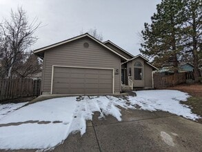 Building Photo - 1147 NE Viking Ct