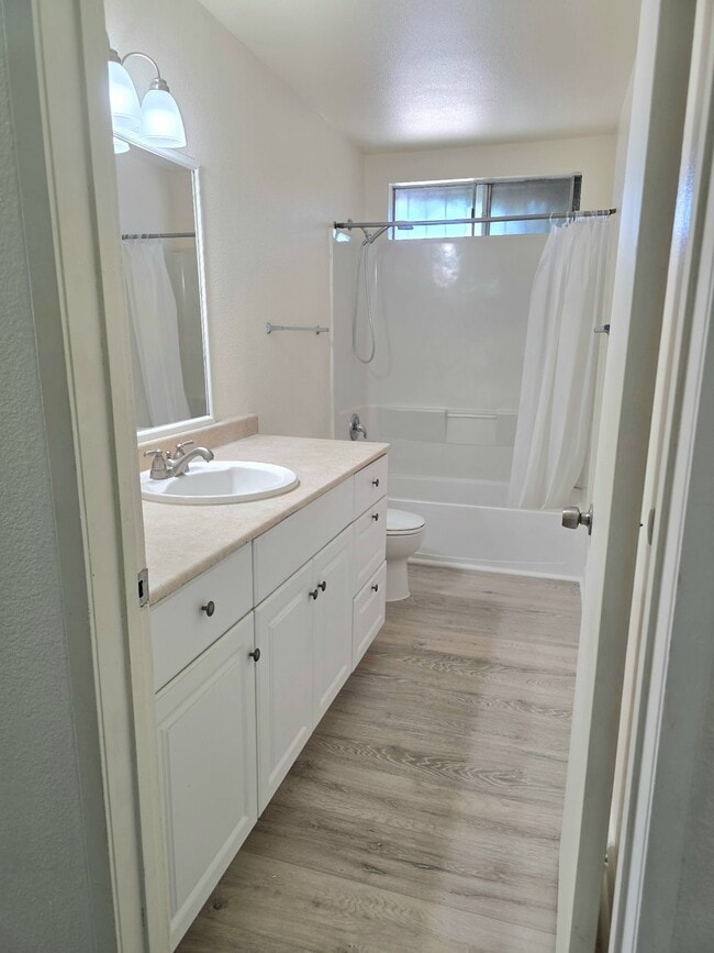 Building Photo - 2424 Sumac Dr