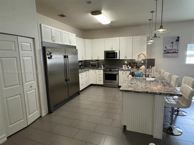 Building Photo - 3 bedroom in Dania Beach FL 33004