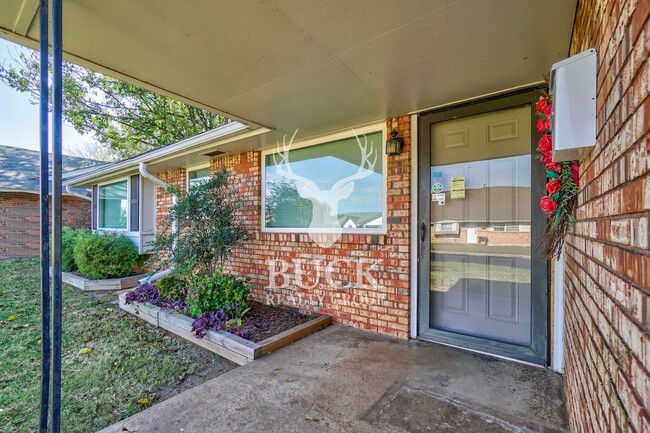 Building Photo - 2804 SW 82nd St