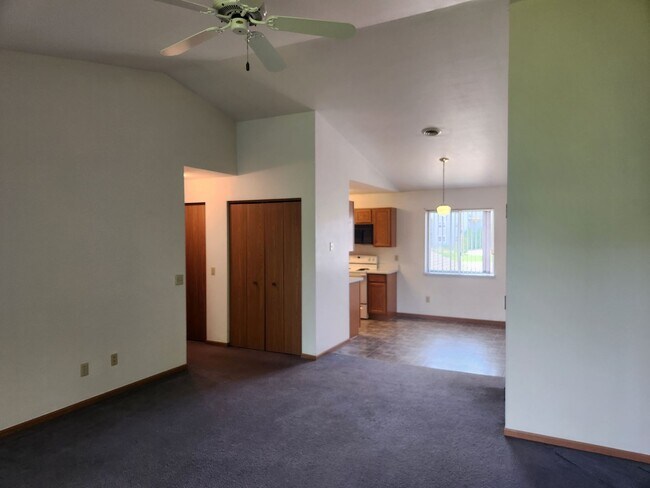 Foto del edificio - 621-633 Nygaard St.