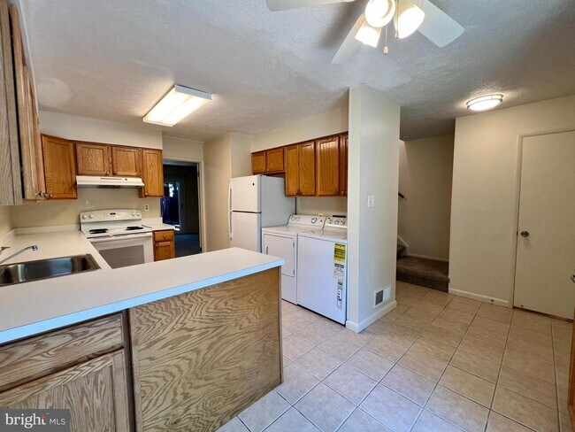 Building Photo - 12180 Sanibel Ct