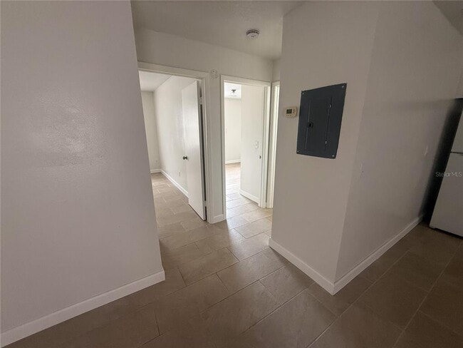 Foto del edificio - 7517 Lakeshore Dr