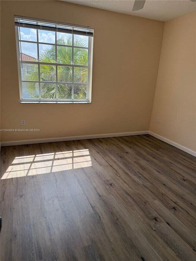 Foto del edificio - 315 NW 153rd Ave