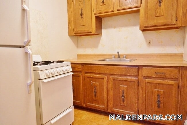 Building Photo - 349 Pleasant St