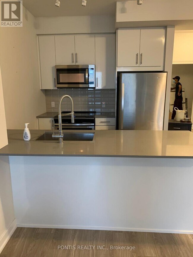 Building Photo - 4085 Parkside Village Dr