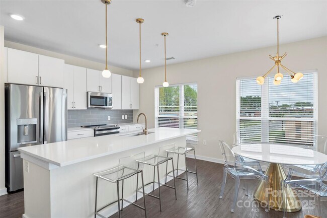 Foto del edificio - 3630 N Davidson St