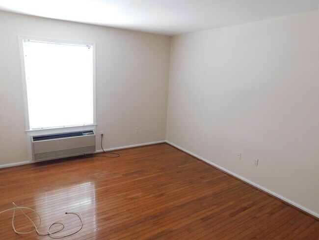 Building Photo - 280 Kipp St