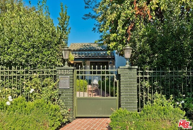 Foto del edificio - 4416 Arcola Ave