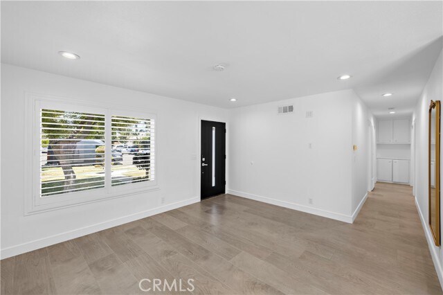 Foto del edificio - 822 E Borchard Ave