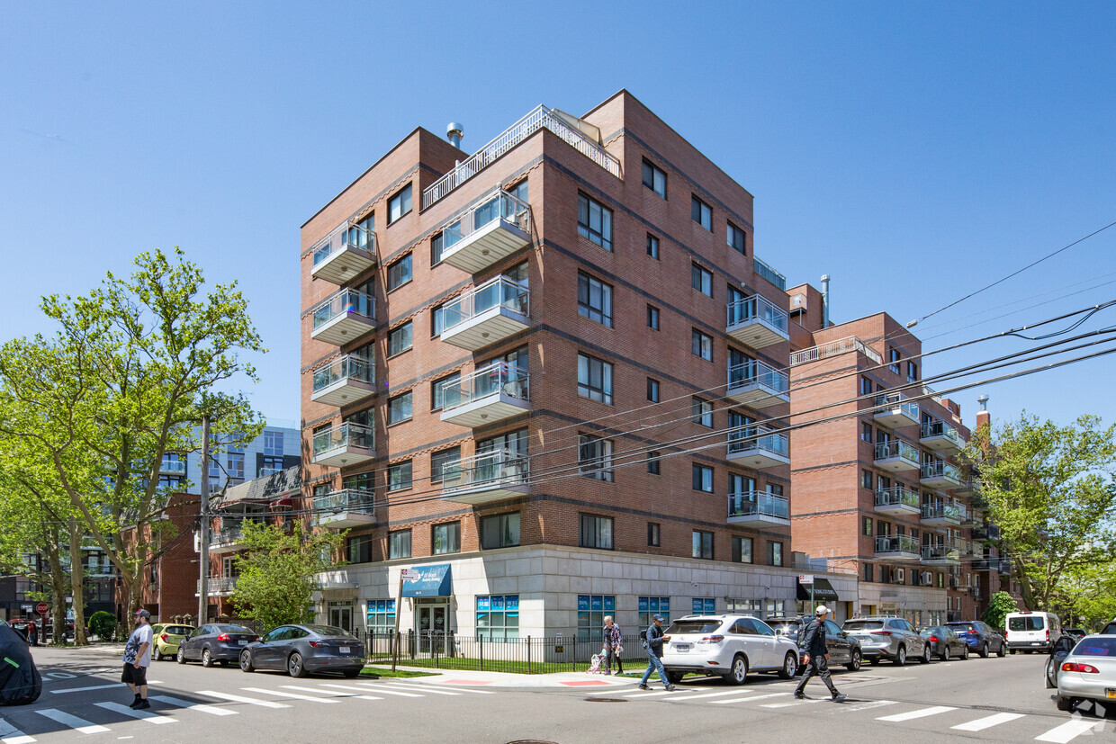 64-86 Wetherole St - The Rengo Garden Condominium