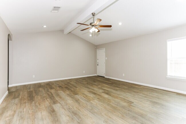 Building Photo - 10041 Silent Hollow Dr
