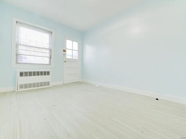 Foto del edificio - 1132 E 105th St