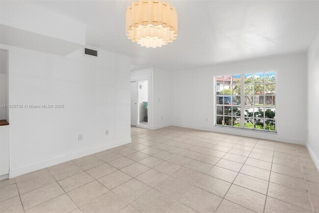 Building Photo - 10350 SW 154th Cir Ct