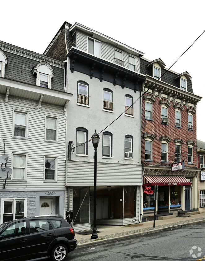 Primary Photo - 401 S Main St