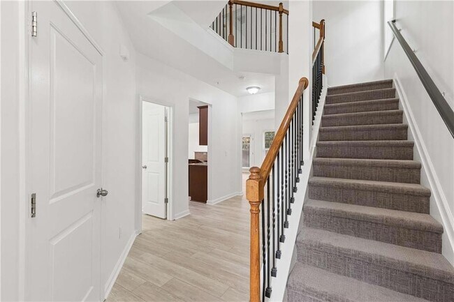 Building Photo - 3377 Vintage Cir SE