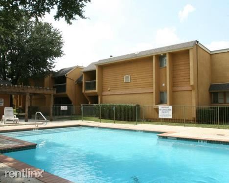 Building Photo - 2 br, 1 bath Condo - 1200 Monterrey Blvd F...