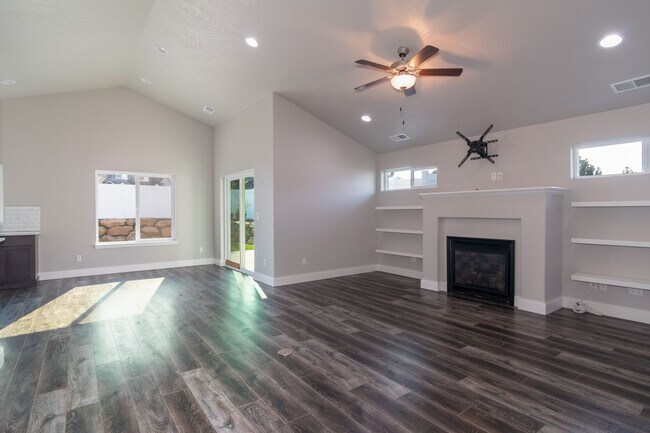 Foto del edificio - 3 Bed 2 Bath Single Level Morning Side Val...