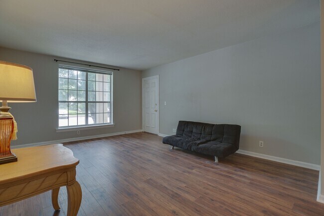 Building Photo - 1280 Middle Tennessee Blvd