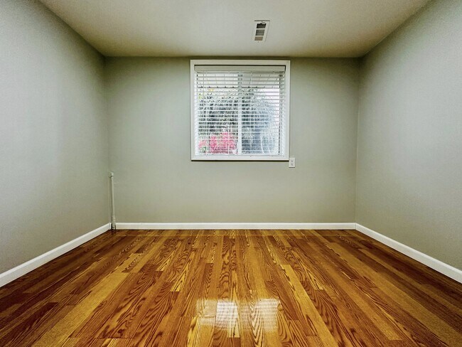 Dormitorio 2 - 1056 Olympia Ave NE