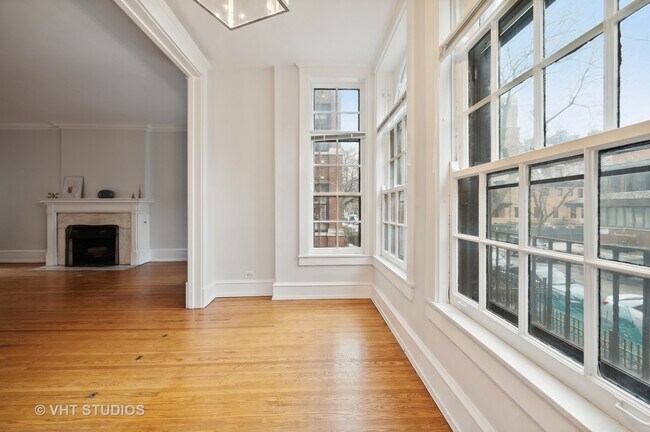 Building Photo - 462 W Briar Pl