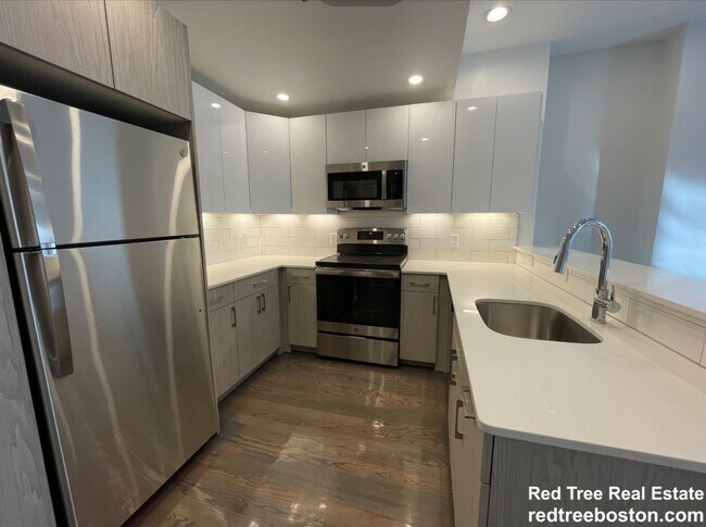 Foto del edificio - 1402 Beacon St