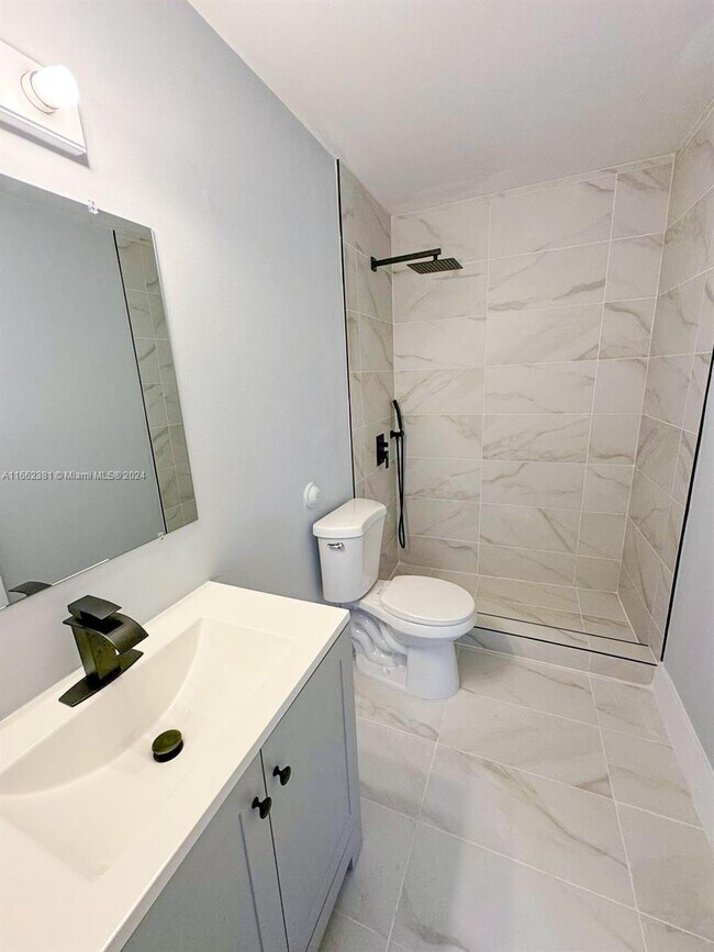 Foto del edificio - 8851 NW 119th St