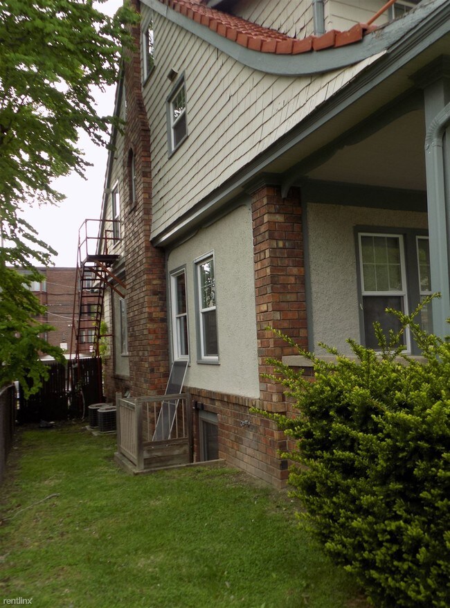 Foto del edificio - 10 br, 3.5 bath House - 904 S Forest Ave