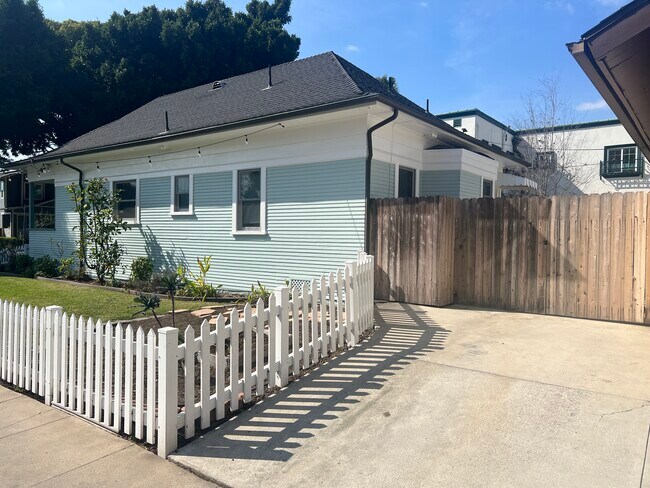 Foto del edificio - 4190 Lincoln Ave