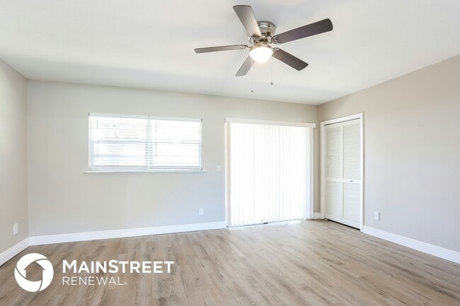 Foto del edificio - 8875 Orange Blossom Dr