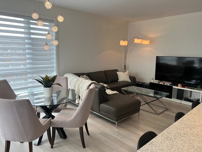 Building Photo - 335 Av De La Belle-Dame