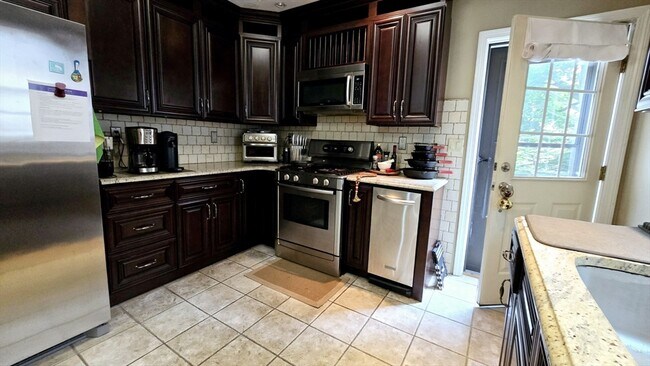 Foto del edificio - 396 W Fourth St