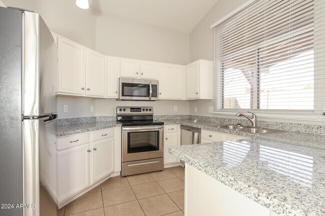 Building Photo - 4388 E Hartford Ave