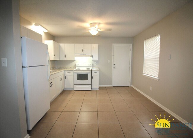 Building Photo - Great 2 Bedroom Unit in Fort Walton Beach