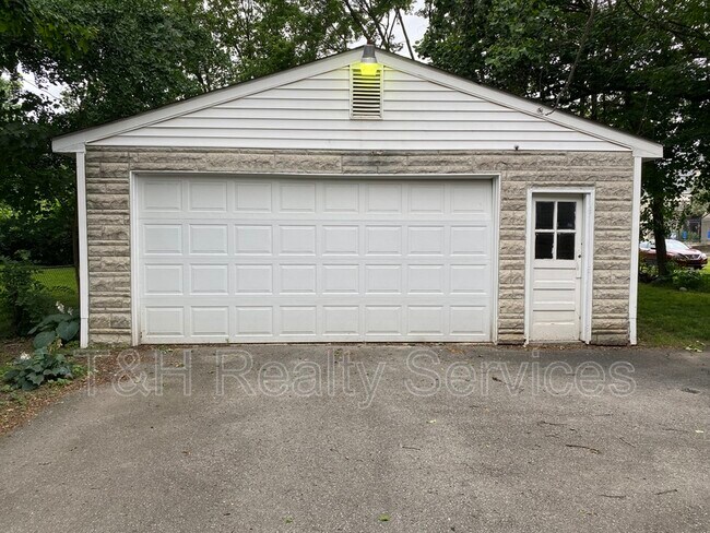 Building Photo - 6158 Winthrop Ave
