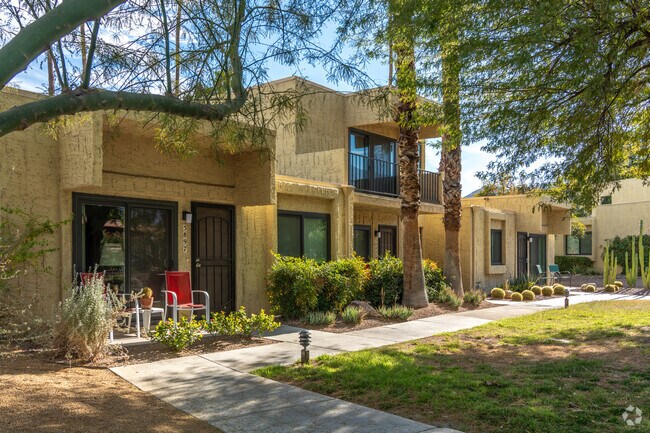 Foto del edificio - Villas De Las Flores Condos