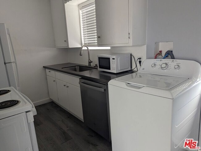 Foto del edificio - 901 W 64th St