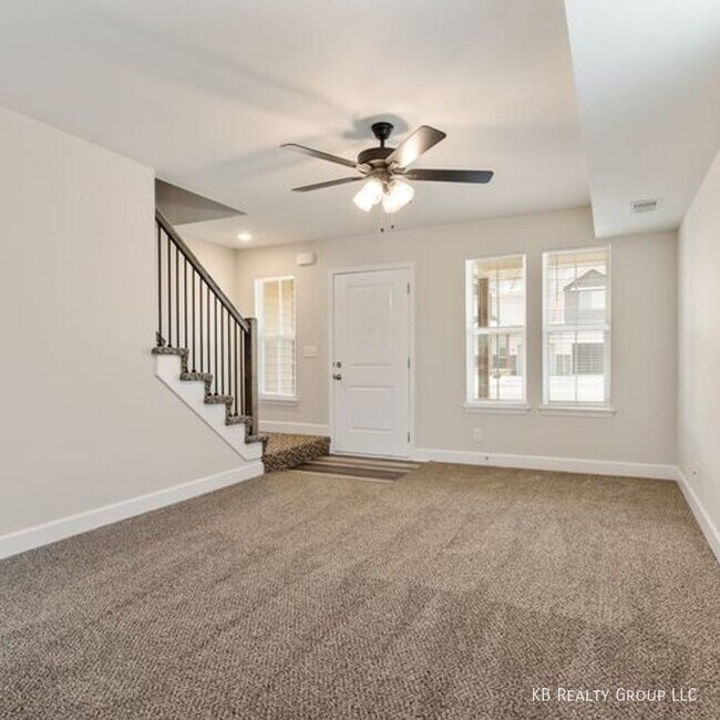 Building Photo - Newer 3 Bed Duplex in Blue Springs; Lee's ...