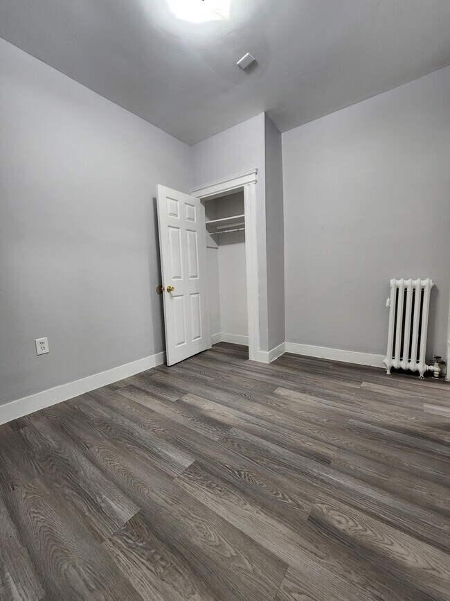 Building Photo - 1086 Bond St