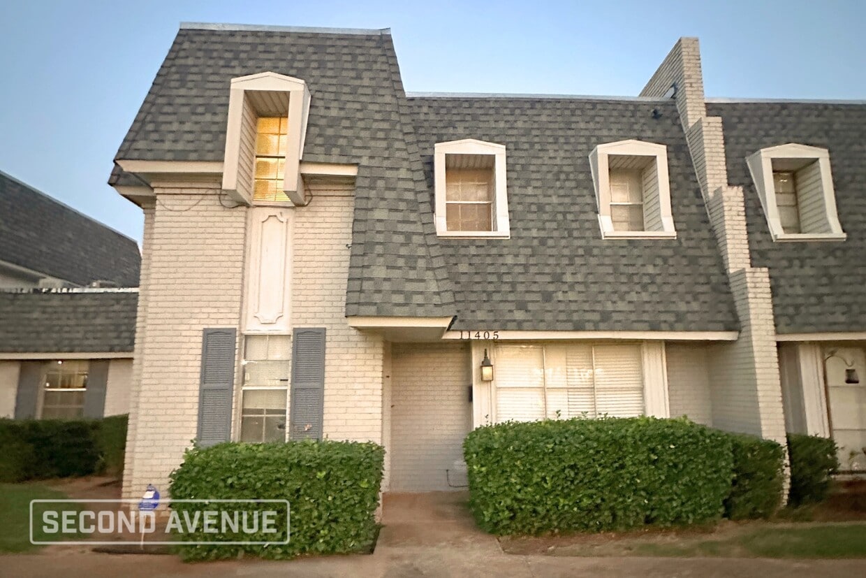 Primary Photo - 11405 N May Ave