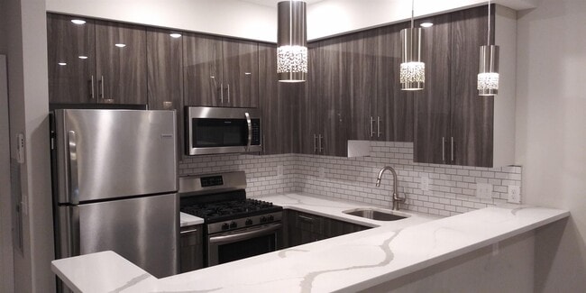 Building Photo - 801 Summit Ave