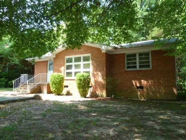 Foto del edificio - 3br house w/ yard, off-street parking, woo...