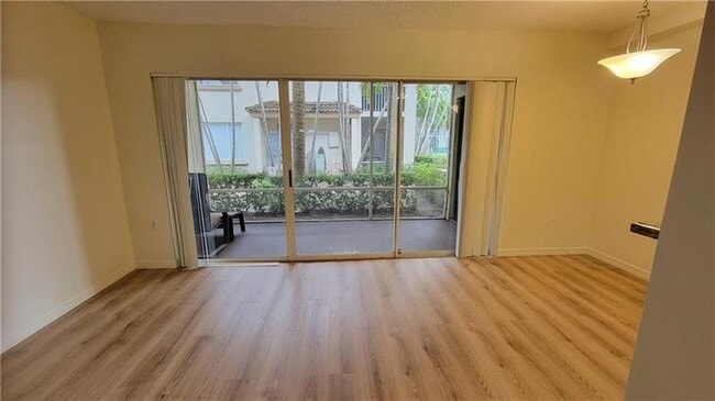 Foto del edificio - 18102 Glenmoor Dr