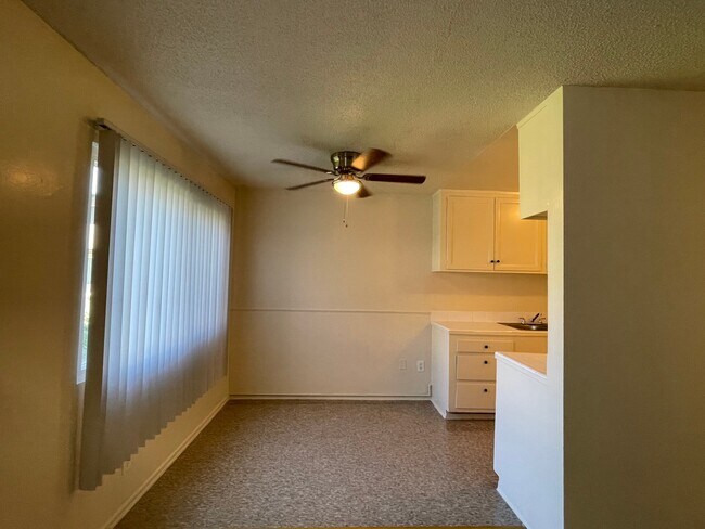 Foto del edificio - 1302 E Kingsley Ave