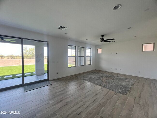Building Photo - 21318 N 58th St