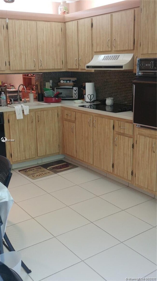 Building Photo - 8791 Holly Ct