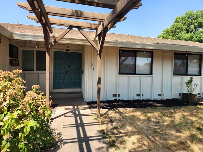 Building Photo - 3301 Bryant Ct