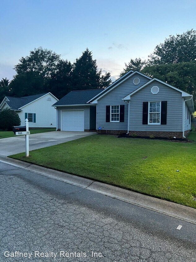 3 br, 2 bath House 310 Brianna Dr. House Rental in Boiling Springs