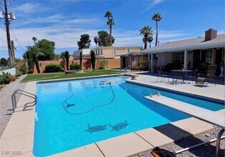 Building Photo - 1914 Ottawa Dr