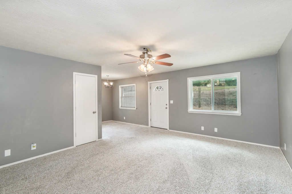 Primary Photo - 1363 Welch Rd